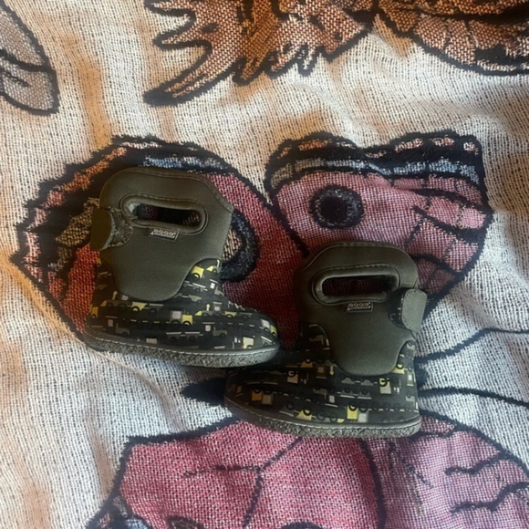 Bogs Boots size 4 toddler - Picture 1 of 3